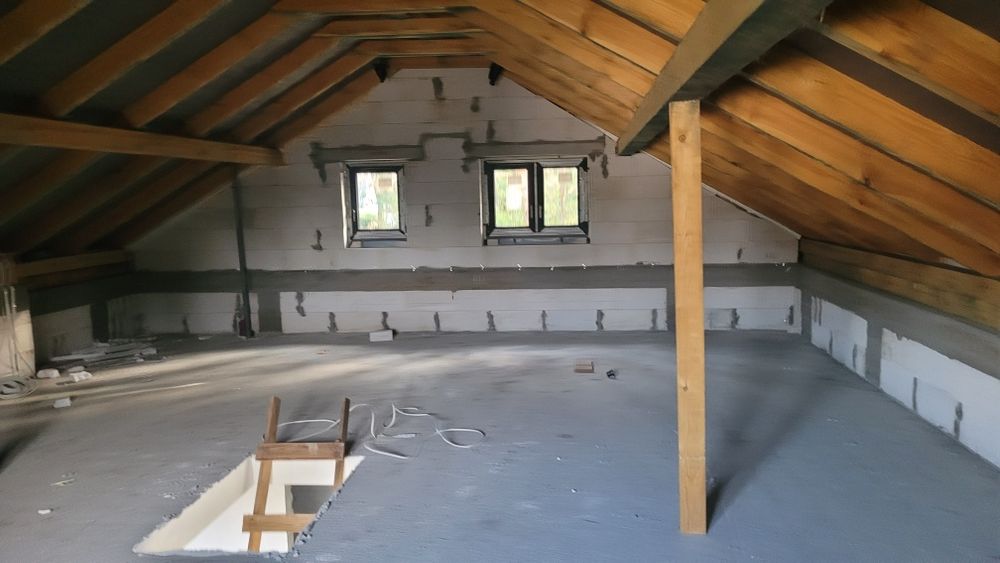 Dom jednorodzinny z uzytkowym podda dom zrobiony pod klucz - blisk