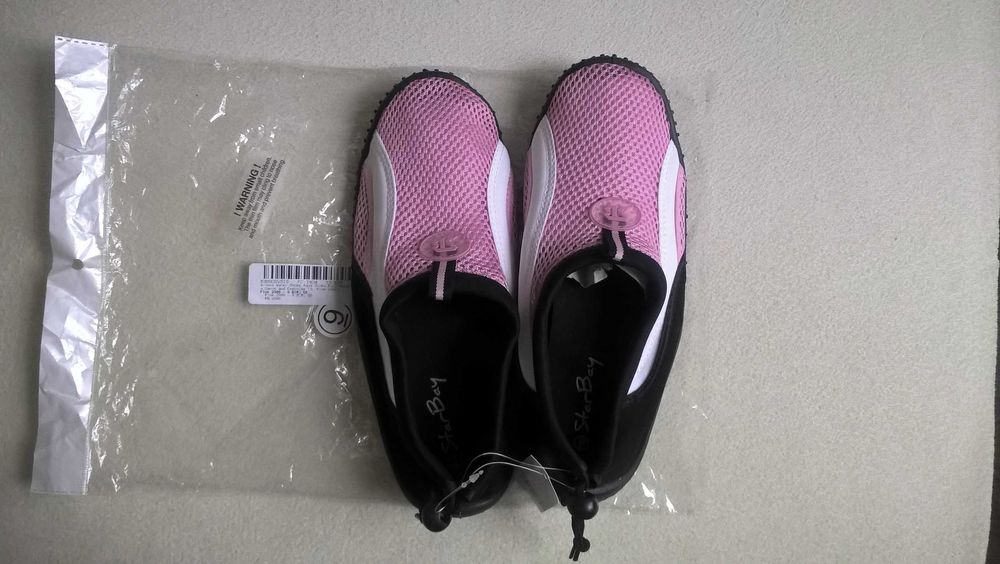 Жіночі фірмові аквашузи Wave