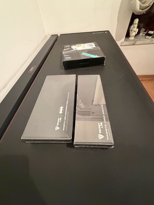 Secretaria Secretlab Magnus Pro + acessórios (gestão cabos magnética) – setup premium