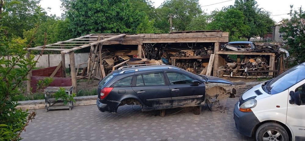 фари  Капот двери ляда RENAULT Laguna2 Scenic 1,2 Kangoo1