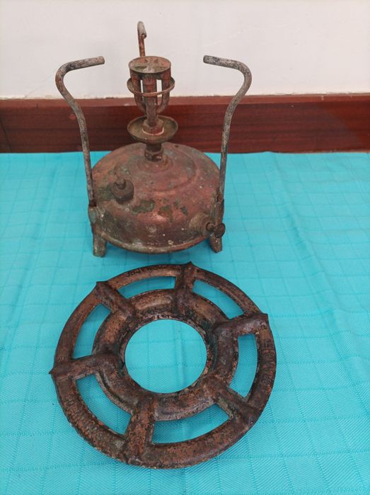 Fogão,a petróleo, muito antigo,made em Portugal,Cormachee