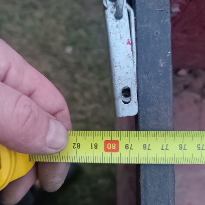 Mała przyczepka do ogrodu