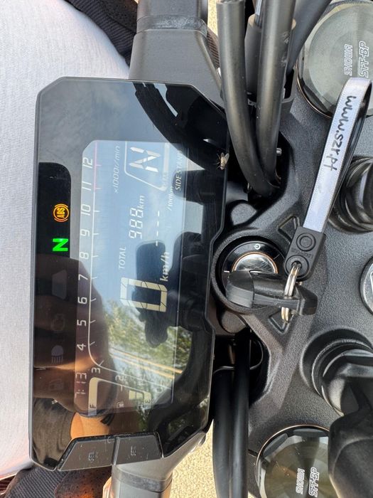 Honda CB125R 2022. Apenas 988km