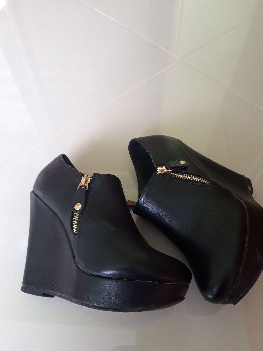 Buty na koturnie