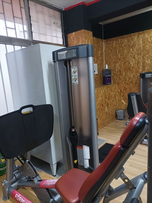 Máquinas de musculação Paramount ( Oito máquinas).