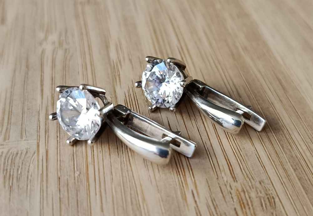 Серебряные серьги с крупными  фианитами