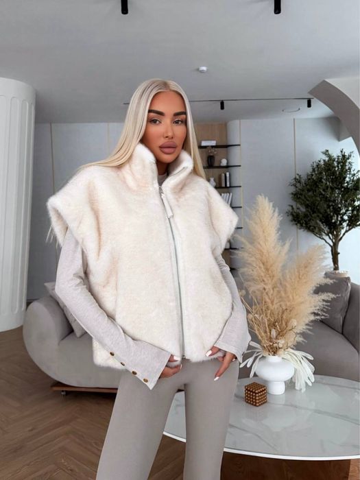 Стильна хутряна жіноча жилетка весняна