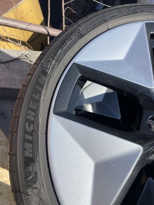 Диски з резиною 245/40 R20 Polestar 2