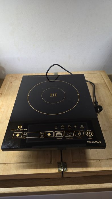 Przenośna kuchenka indukcyjna 2000 W – dotykowy panel