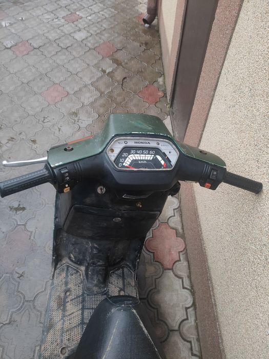 Скутер мопед Honda tact в нормальном состоянии