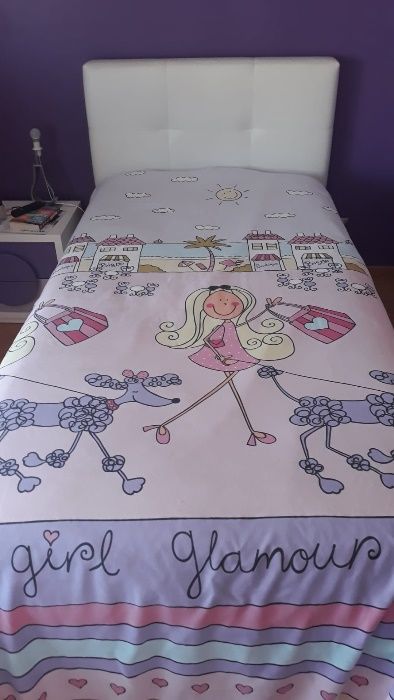 Cortinado e colcha forrada para quarto de Menina