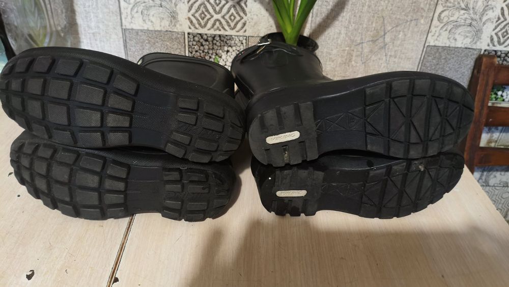 гумові чобітки нові