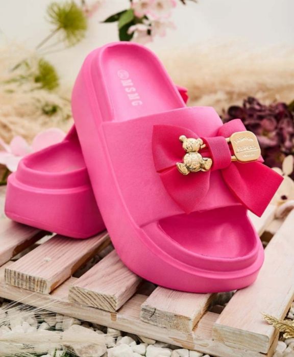 FUKSJOWE KLAPKI DAMSKIE 

Ta aukcja dotyczy rozmiaru: 36/37

Świ