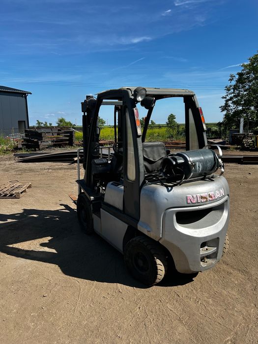 Wózek widłowy nissan 2.5 tony udźwigu