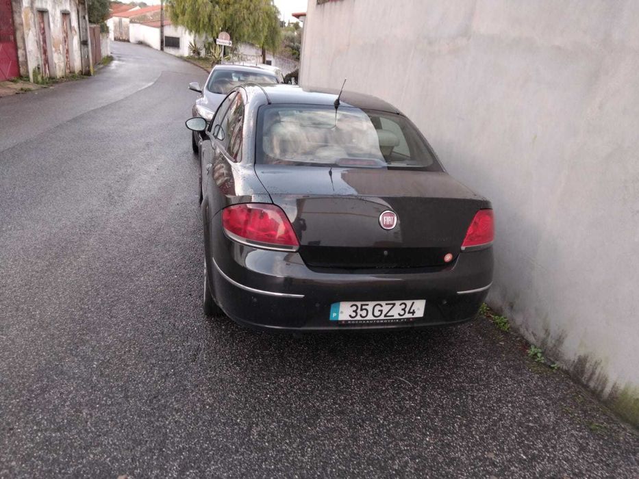 Fiat Línea 2008 com 230.000 km