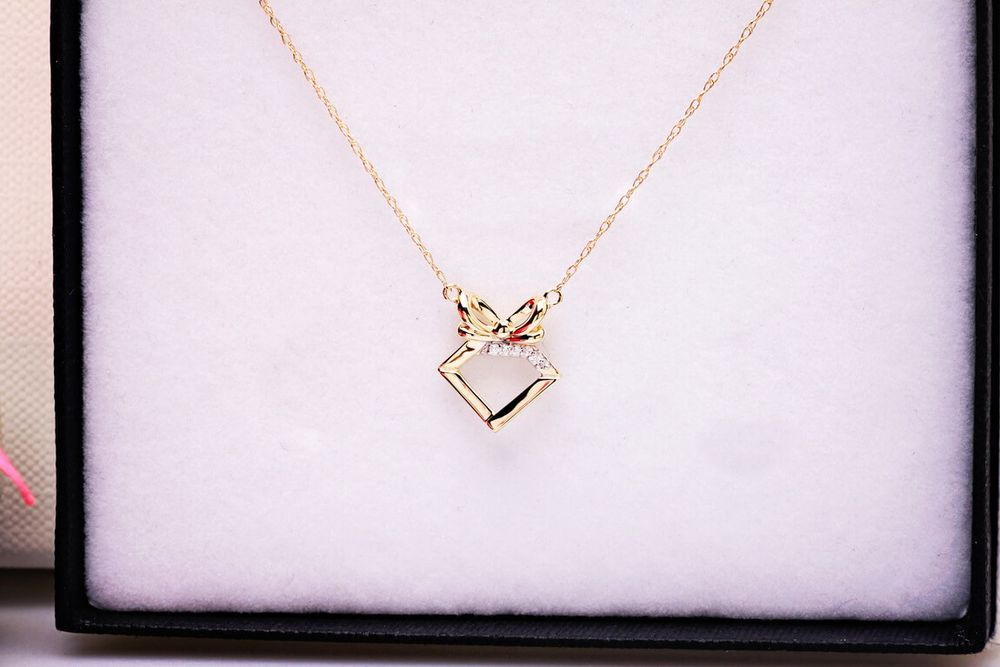 Złoty naszyjnik Staviori z diamentem