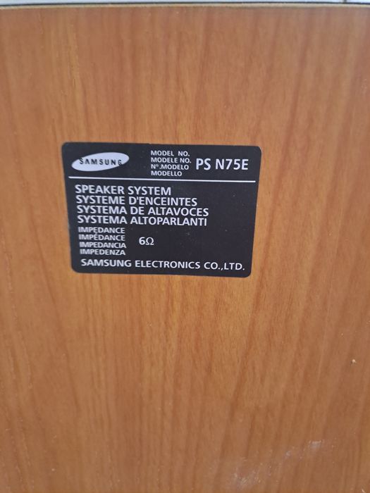 Wieża Samsung z glosńikami