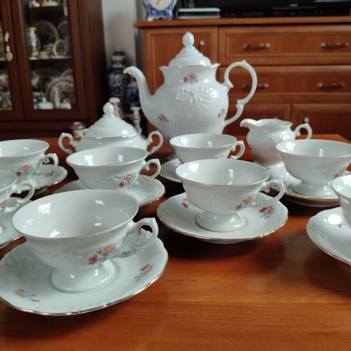 Serwis porcelanowy do kawy z Wałbrzycha.