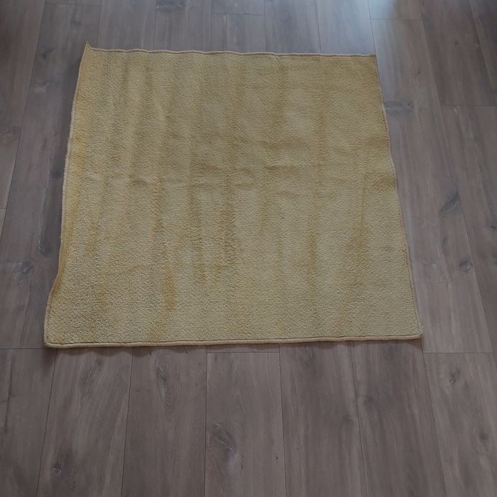 Dywan żółty kwadrat 1x1 metr