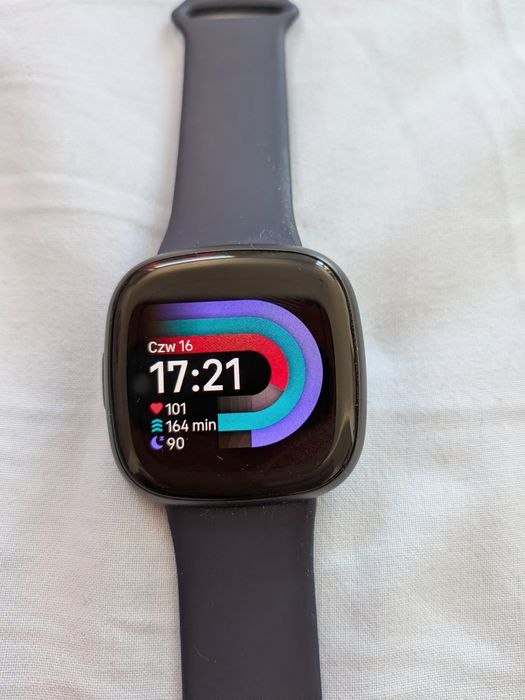 FITBIT Versa 4 Czarny