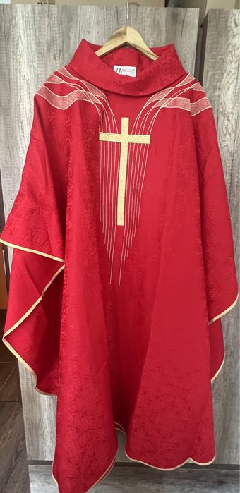 Ornat haftowany czerwony - szaty liturgiczne
