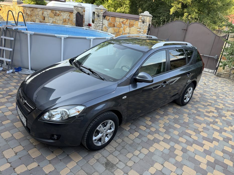 Продам гарне сімейне авто.