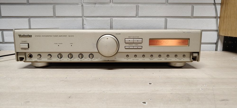 Amplituner DUAL Mono TECHNICS SA-E10. PreAmp.