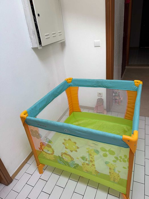 Parque para o bebé brincar em segurança.