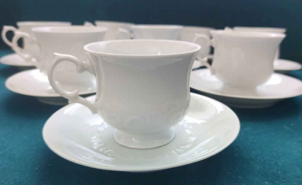 Stare, eleganckie filiżanki Ćmielów