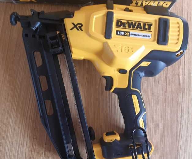 Gwoździarka  DeWalt DCN660 16 Ga 18V