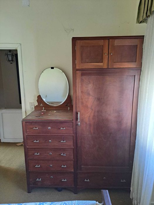 Roupeiro vintage com comoda e espelho