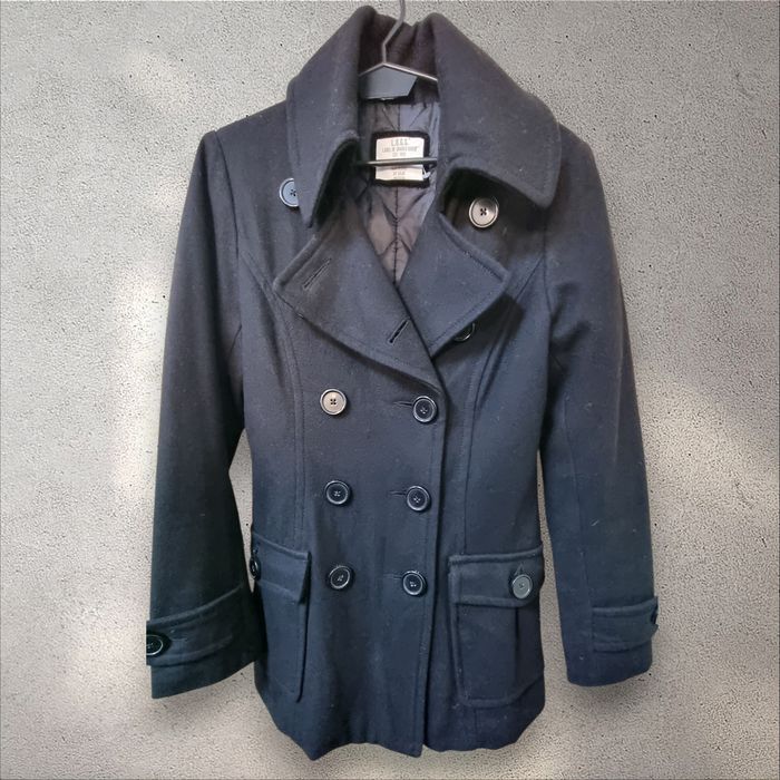 Elegancki czarny płaszcz damski z wełną