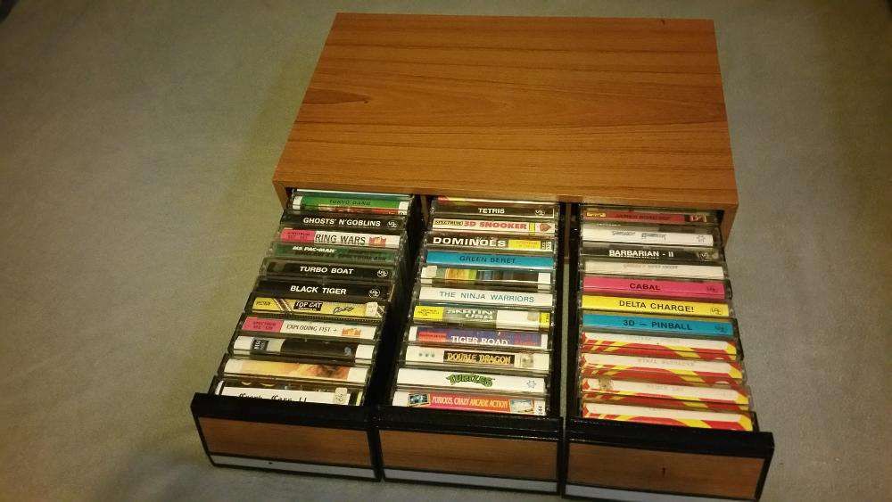 Móvel de Cassetes 80's com 36 Jogos Spectrum 48k e 128k +2