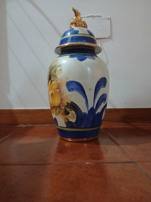 Conjunto de peças decorativas em porcelana