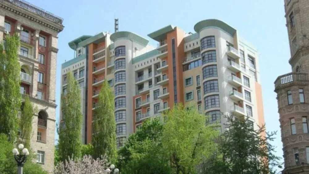 Продажа паркомісця на Хрещатику,ЖК Капітолій,зручний  заїзд!