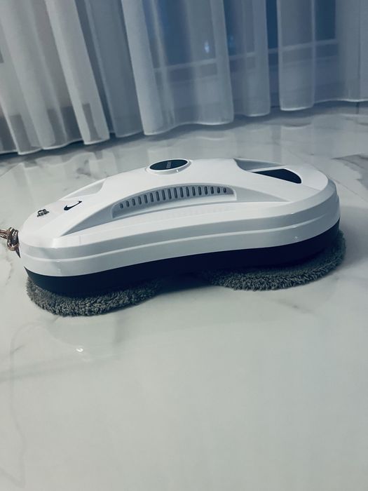 Robot do mycia okien szyb a nawet luster