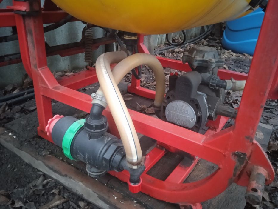 Продам оприскувач навісний 400л