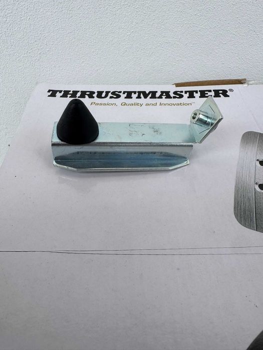 Volante + Base Thrustmaster T300RS-GT com pedais T3PM