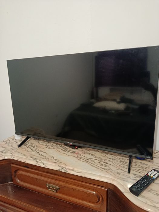 Vendo televisão marca hisense de 43 polegadas usada
