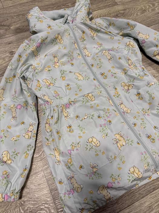 Продам ветрівку куртку на дівчинку