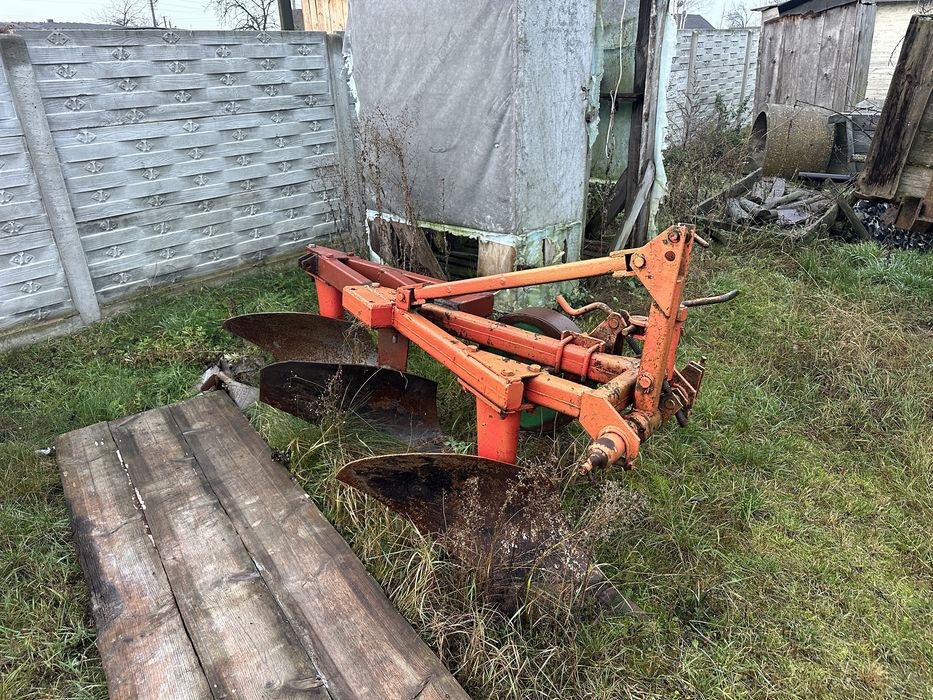 Плуг 3 корпуса. Трьохкорпусний плуг . Плн-3