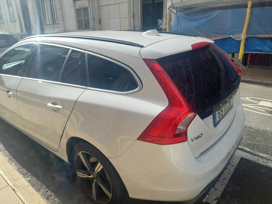 Volvo v60 d6 hybrid plugin diesel 2.4 awd — photo 2