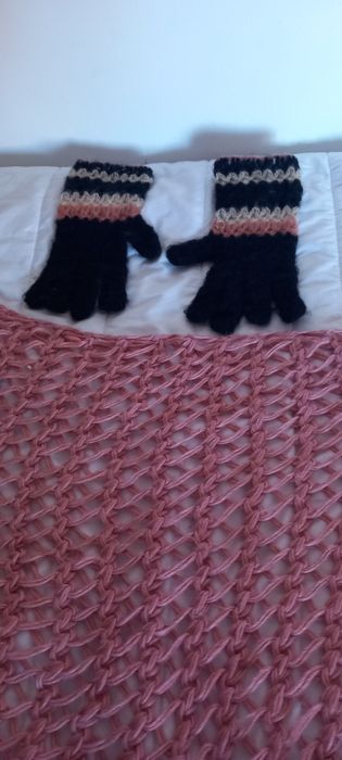 Conjunto de encharpe e luvas de senhora
