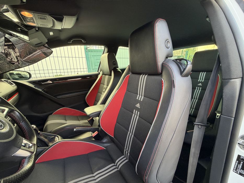 Golf 6 GTI Adidas Edition