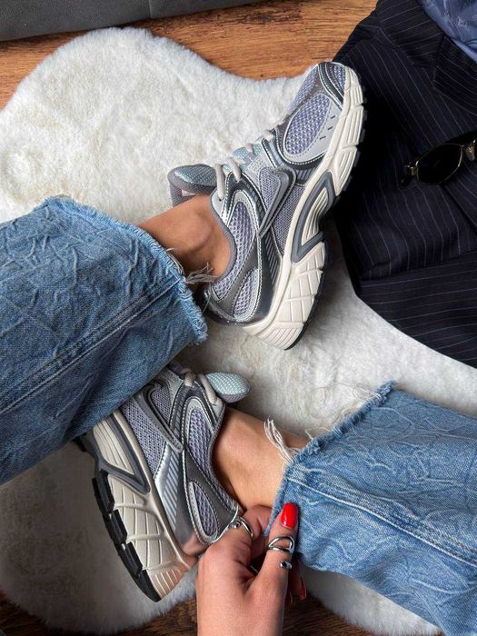 Жіночі Кросівки Nike V5 RNR Metallic