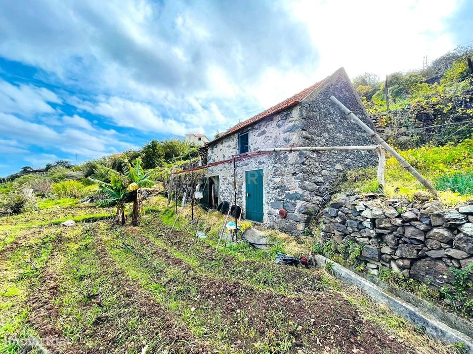 Terreno com palheiro - Santa Cruz