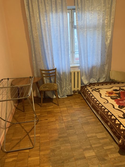 Продається 2- кімнатна квартира,метро Лісова