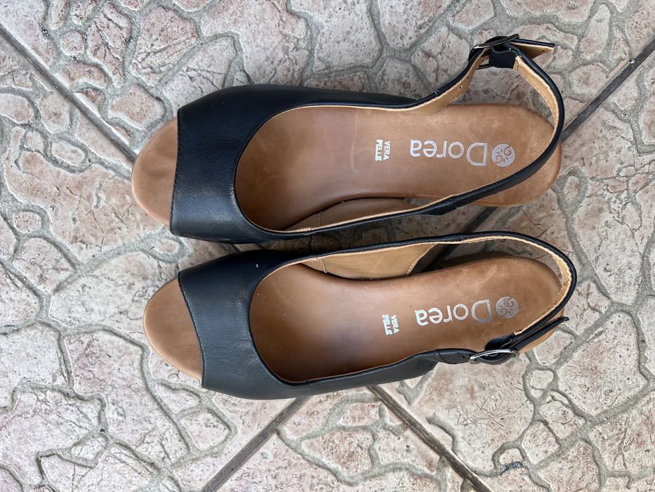 Босоножки женские на каблуку