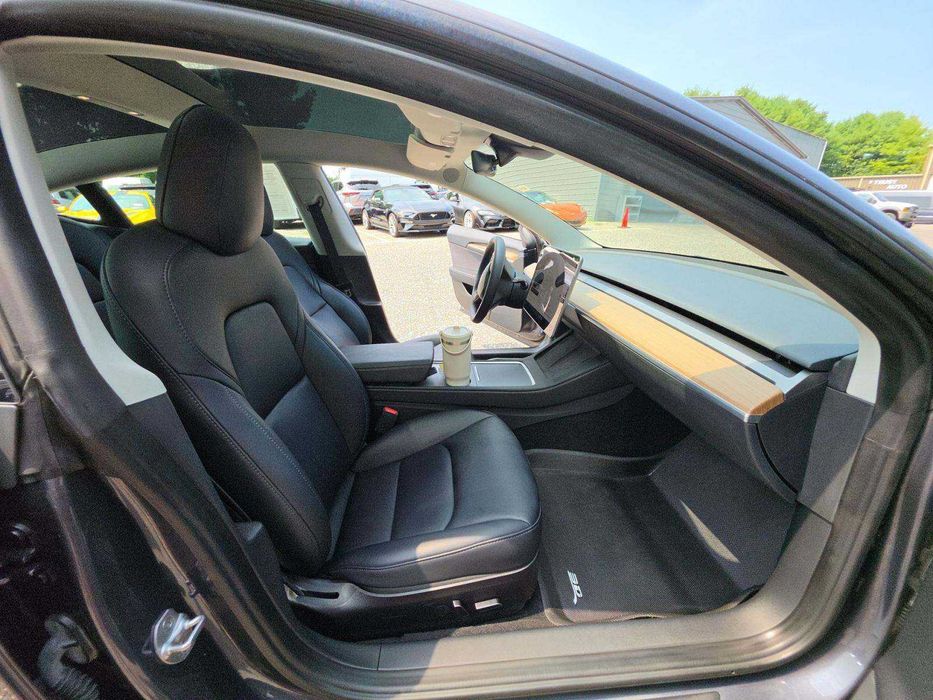 Продається Tesla Model 3 Long Range 2023 року.