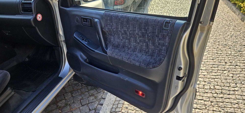 Opel Frontera.